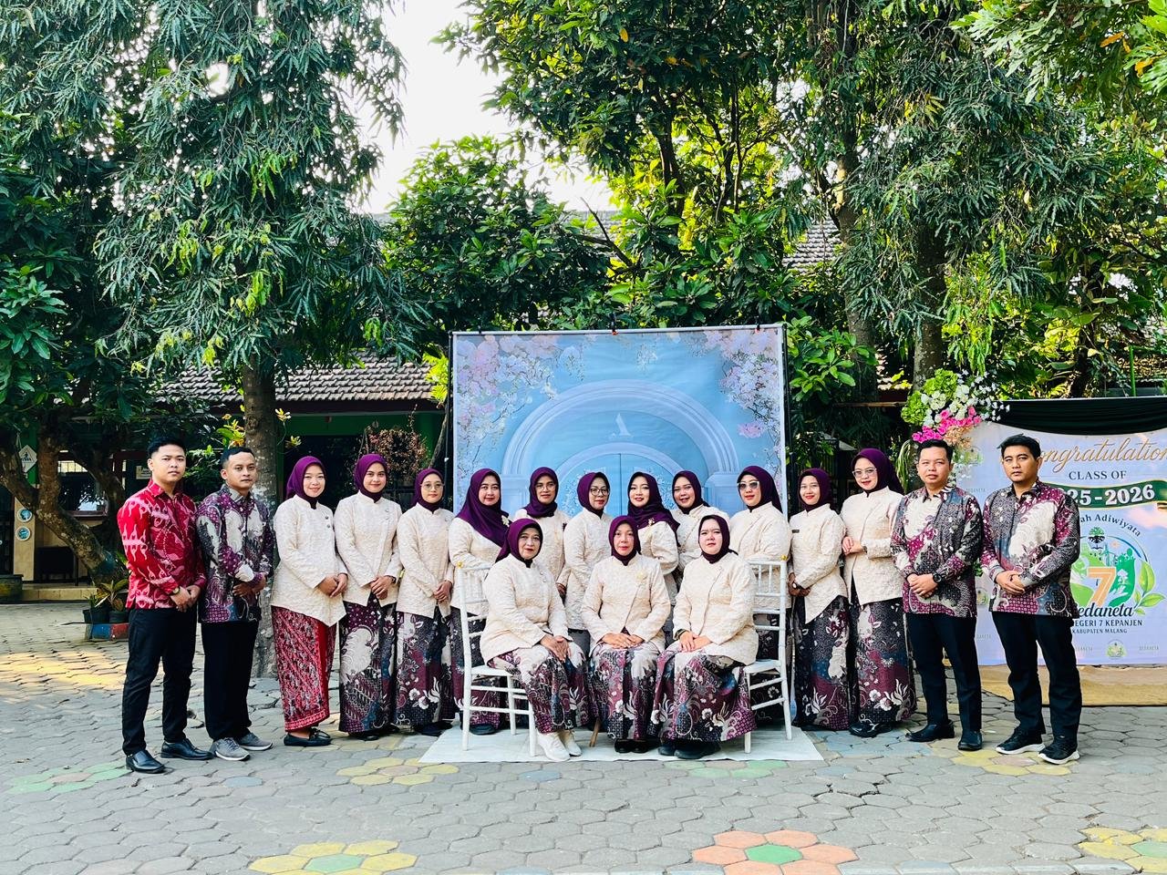 Gedung dan siswa SDN 7 Kepanjen - Sekolah Dasar Negeri di Kepanjen Kabupaten Malang